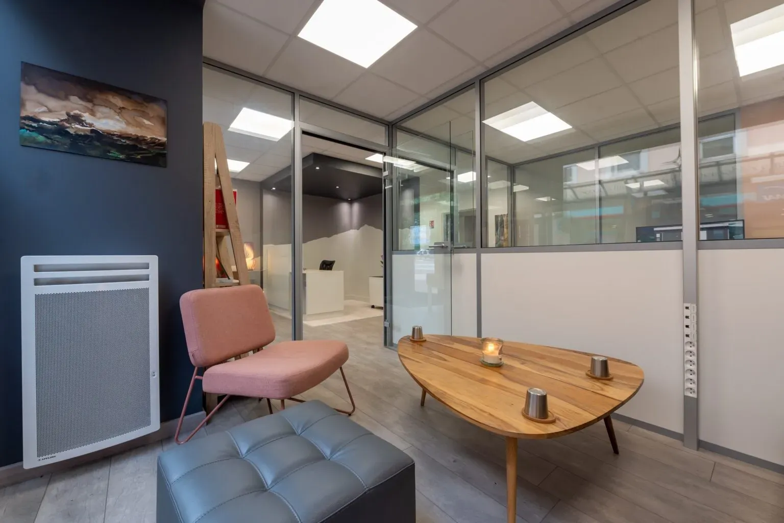 Espace d'accueil chaleureux pour les familles endeuillées à La Belle Étoile.