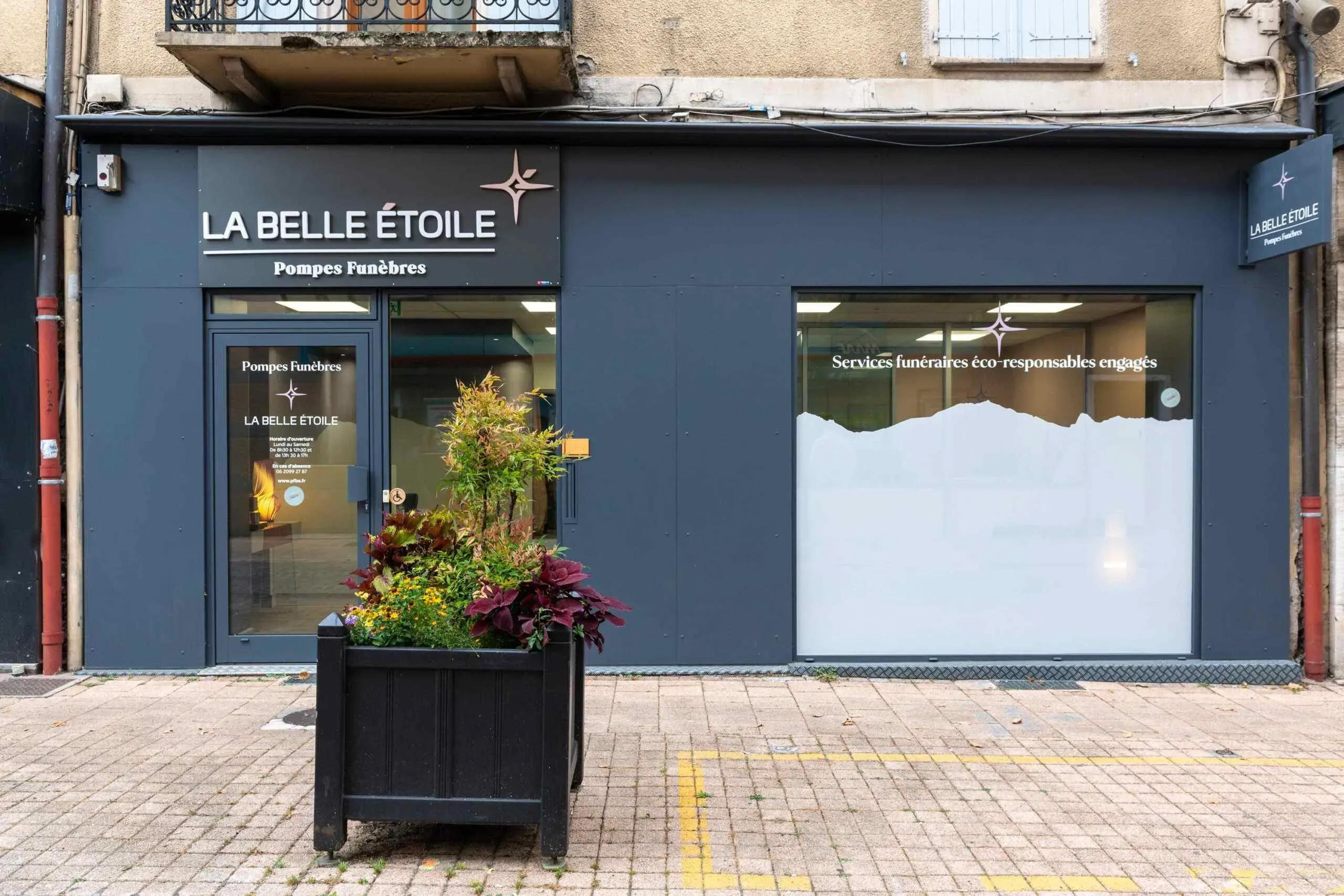 Devanture des Pompes Funèbres La Belle Étoile, services éco-responsables.